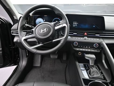 Used 2025 Hyundai Elantra Limited w/ Cargo Package FWD image 11