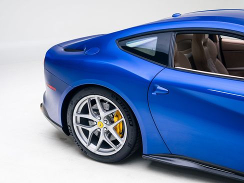 Used 2016 Ferrari F12 Berlinetta RWD image 22