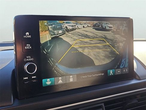 Used 2024 Honda Pilot Touring image 16