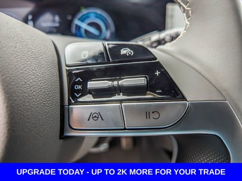 New 2025 Hyundai Elantra SEL FWD image 36