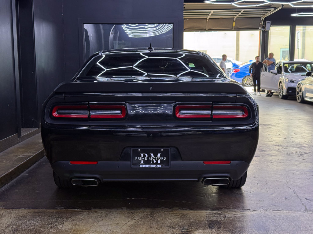 Used 2018 Dodge Challenger R/T w/ Driver Convenience Group RWD image 8