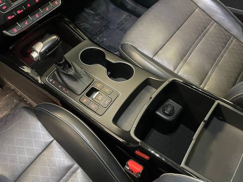 Used 2019 Kia Sorento SX image 9