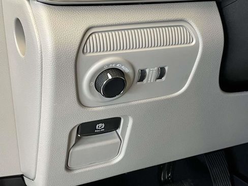 New 2026 Jeep Grand Wagoneer Summit w/ Premium Group III image 26