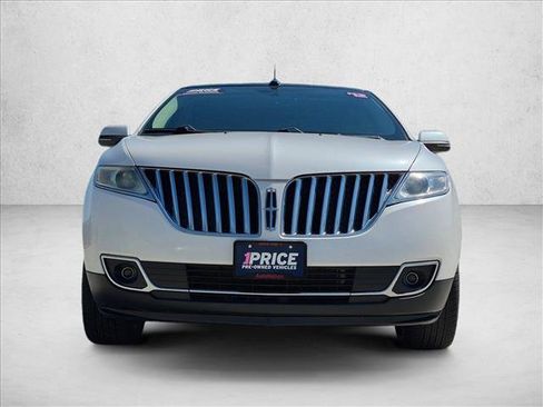 Used 2012 Lincoln MKX AWD image 2