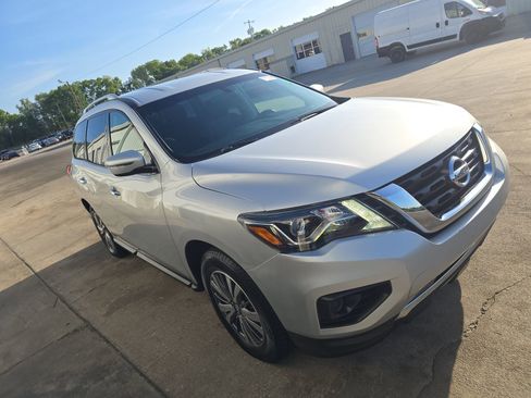 Used 2018 Nissan Pathfinder S image 4