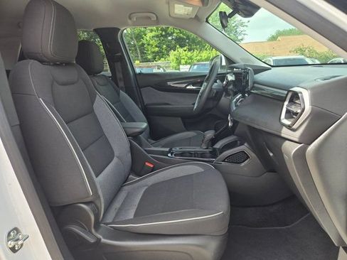 Used 2025 Chevrolet TrailBlazer LT AWD/4WD image 29