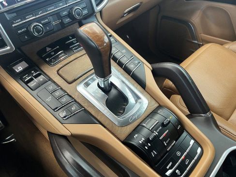 Used 2012 Porsche Cayenne Turbo AWD/4WD image 22