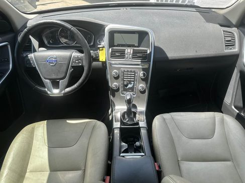 Used 2016 Volvo XC60 T5 Premier w/ Proximity Package FWD image 19