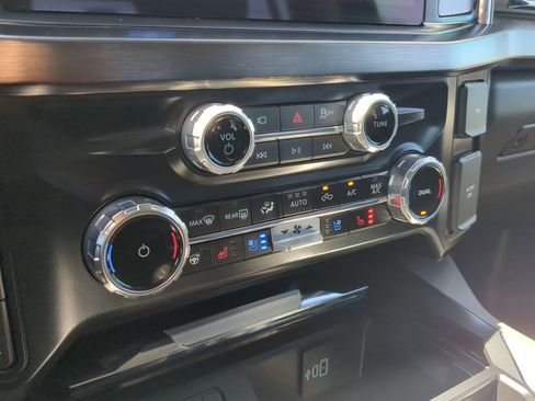 Used 2025 Ford F350 Lariat w/ Black Appearance Package image 19