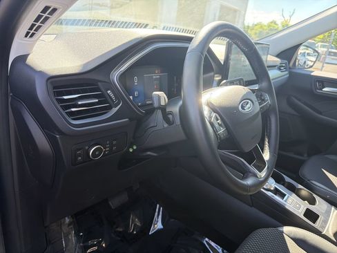 Used 2025 Ford Escape SE FWD image 20