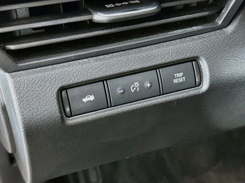 Used 2025 Nissan Altima 2.5 SV FWD image 17