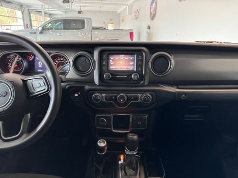 Used 2021 Jeep Gladiator Sport image 15