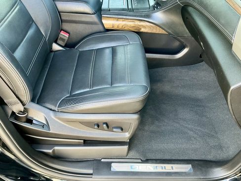 Used 2019 GMC Yukon XL Denali w/ Denali Ultimate Package image 23