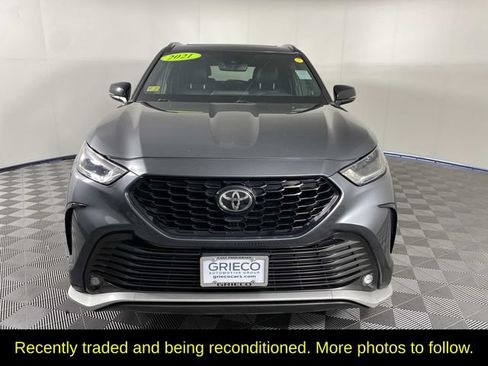 Used 2021 Toyota Highlander XSE AWD/4WD image 3