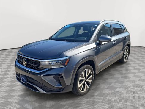 Certified 2023 Volkswagen Taos SE w/ Panoramic Sunroof Package AWD/4WD image 3