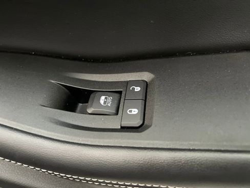Used 2025 Jeep Grand Cherokee Altitude AWD/4WD image 23