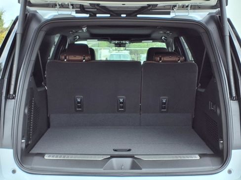 New 2026 Chevrolet Suburban High Country RWD image 6