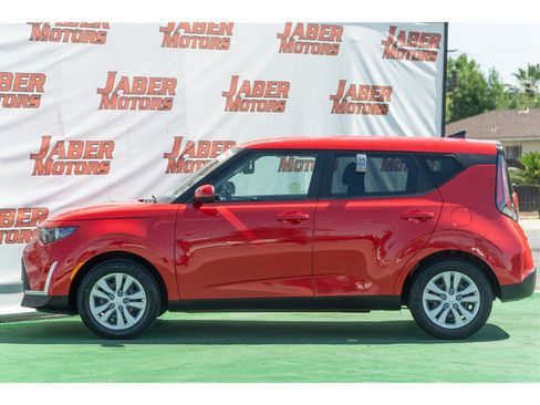 Used 2023 Kia Soul LX FWD image 2