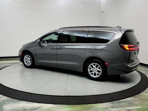 Used 2022 Chrysler Pacifica Touring-L FWD image 7