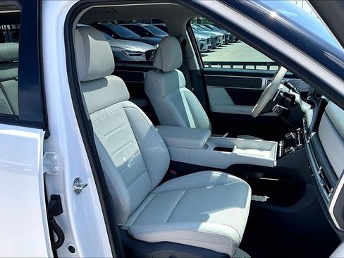 Used 2025 Hyundai Santa Fe Limited AWD/4WD image 9