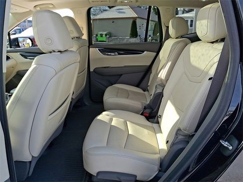 Used 2021 Cadillac XT6 Premium Luxury image 10