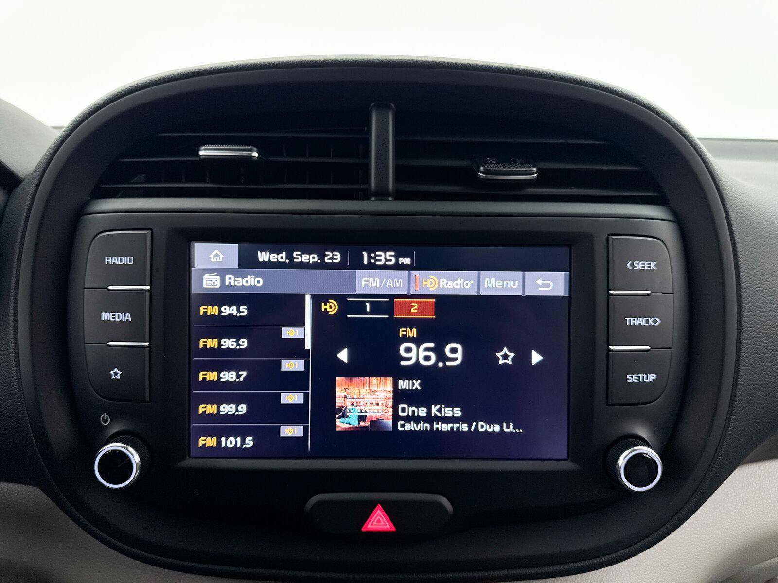 Used 2025 Kia Soul LX w/ LX Technology Package FWD image 20