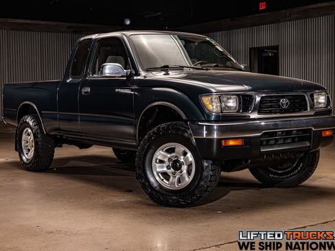 Used 1996 Toyota Tacoma SR5 AWD/4WD image 1