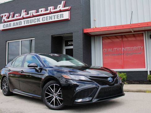 Used 2024 Toyota Camry SE FWD image 16