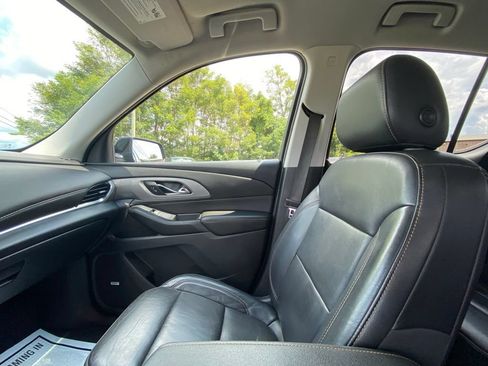 Used 2021 Chevrolet Traverse RS FWD image 30