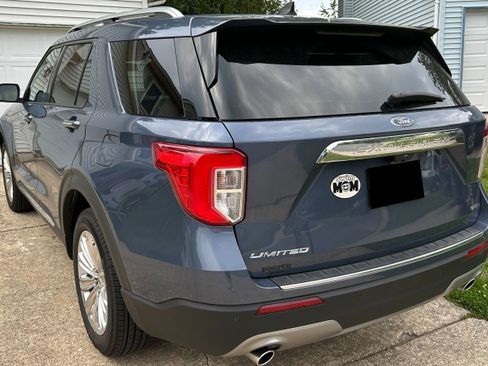 Used 2021 Ford Explorer Limited w/ Hybrid Equipment Group 310A AWD/4WD image 3