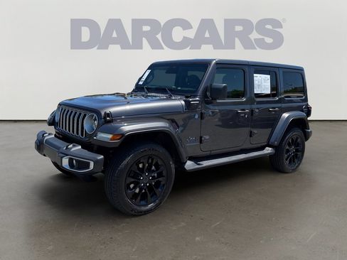 Used 2025 Jeep Wrangler Unlimited Sahara AWD/4WD image 3