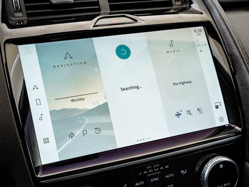 Used 2022 Jaguar E-PACE SE image 27