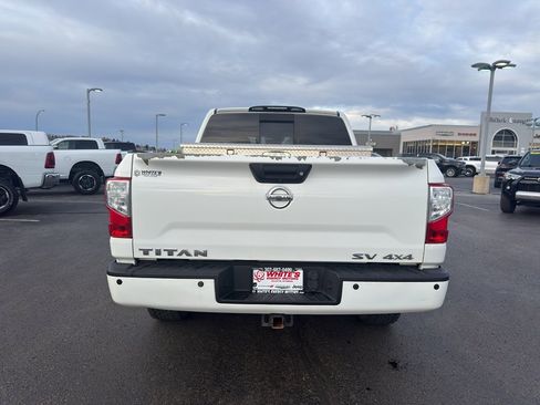 Used 2017 Nissan Titan SV image 6