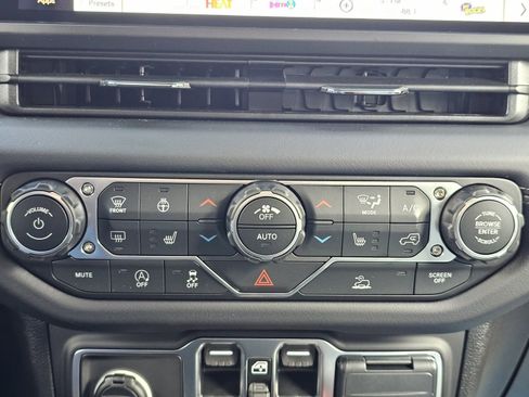 New 2026 Jeep Gladiator Mojave image 14