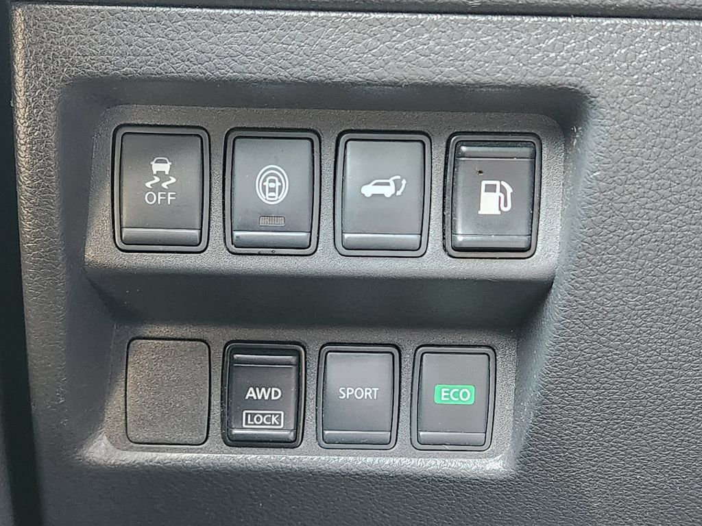 Used 2020 Nissan Rogue SV AWD/4WD image 26