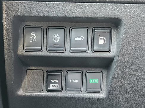 Used 2020 Nissan Rogue SV AWD/4WD image 26