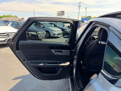 Used 2018 Jaguar XF R-Sport AWD/4WD image 36