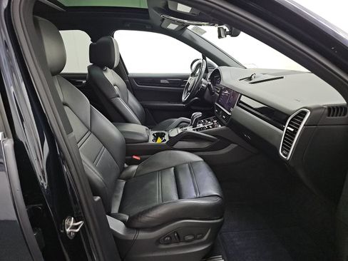 Used 2023 Porsche Cayenne AWD/4WD image 11