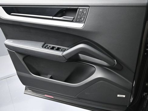 Certified 2024 Porsche Cayenne AWD/4WD image 23