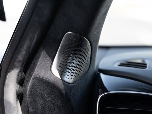 Used 2023 McLaren Artura RWD image 50