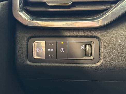 Used 2025 GMC Acadia Elevation image 47