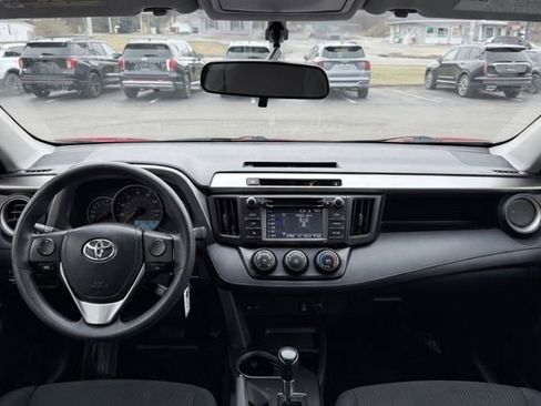 Used 2016 Toyota RAV4 LE image 17