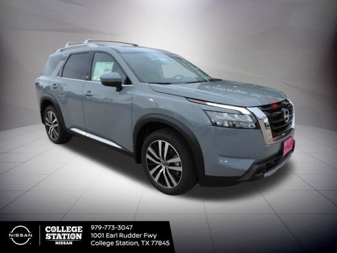 New 2025 Nissan Pathfinder Platinum w/ Cargo Package image 3