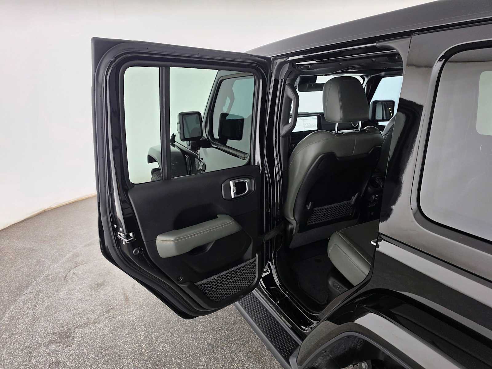 Used 2024 Jeep Wrangler High Altitude AWD/4WD image 15