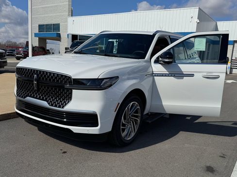 New 2026 Lincoln Navigator Reserve AWD/4WD image 35