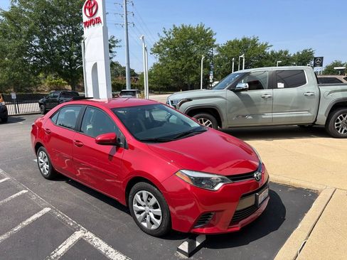 Used 2016 Toyota Corolla LE FWD image 2