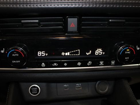 Used 2023 Nissan Rogue SL image 49