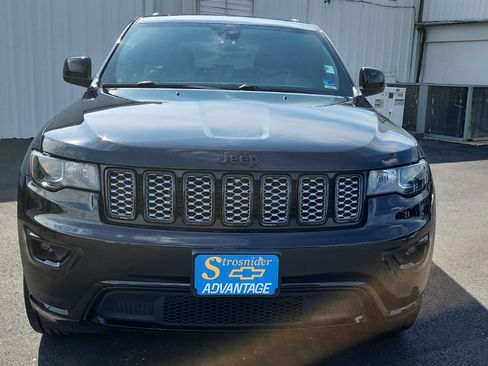 Used 2018 Jeep Grand Cherokee Altitude AWD/4WD image 8