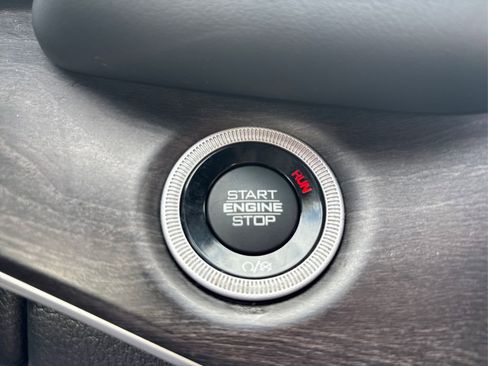 Used 2022 Jeep Grand Cherokee Limited 4xe w/ Luxury Tech Group II image 31