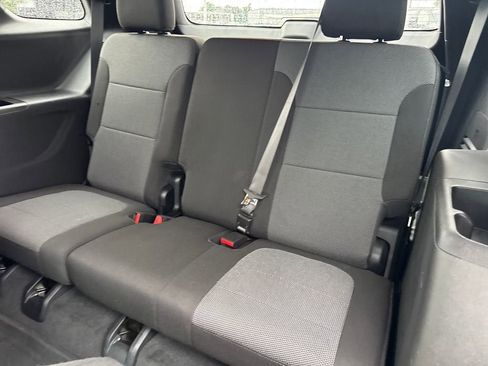 Used 2023 Chevrolet Traverse LT FWD image 14